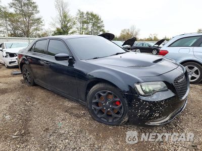 Czwarte zdjęcie samochodu z boku: 2016 CHRYSLER 300 S VIN:2C3CCAGG2GH296579 - miniatura