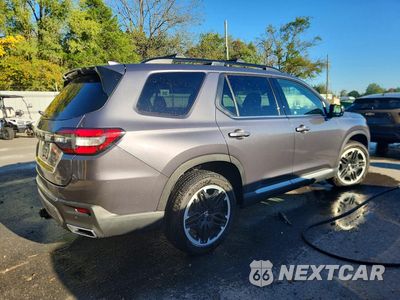 Trzecie zdjęcie samochodu z tyłu: 2026 HONDA PILOT TOURING VIN:5FNYG1H71TB008863 - miniatura