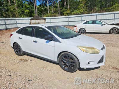 Czwarte zdjęcie samochodu z boku: 2014 FORD FOCUS S VIN:1FADP3E22EL357328 - miniatura