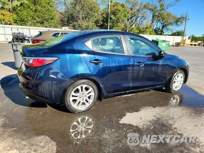 Trzecie zdjęcie samochodu z tyłu: 2016 SCION IA BASE VIN:3MYDLBZV6GY114623 - miniatura