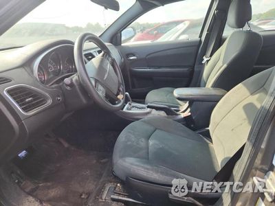 Zdjęcie 7 z 12 samochodu: 2012 CHRYSLER 200 LX VIN:1C3CCBAB4CN138930 - miniatura