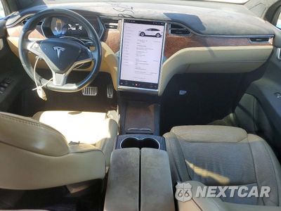 Zdjęcie 8 z 13 samochodu: 2017 TESLA MODEL X VIN:5YJXCDE25HF028042 - miniatura