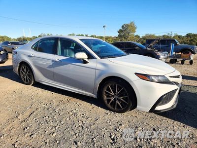 Czwarte zdjęcie samochodu z boku: 2024 TOYOTA CAMRY SE VIN:4T1G11AK1RU204003 - miniatura