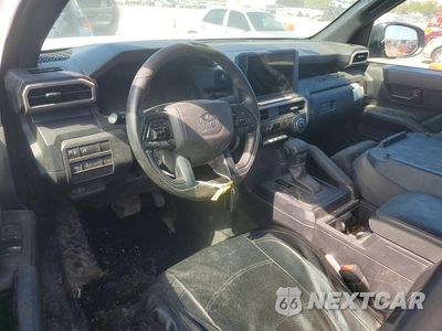 Zdjęcie 8 z 13 samochodu: 2025 TOYOTA TACOMA SR VIN:3TYJDAHN1ST023838 - miniatura