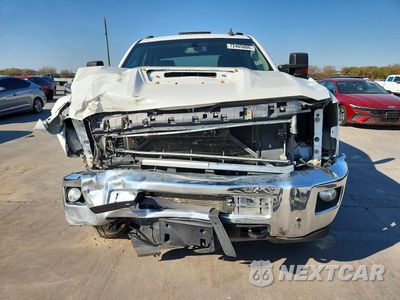 Piąte zdjęcie samochodu w środku: 2018 CHEVROLET SILVERADO K2500 HEAVY DUTY LT VIN:1GC1KVEY3JF110680 - miniatura
