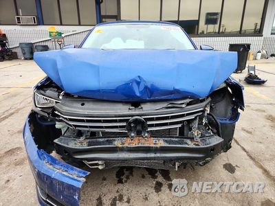 Piąte zdjęcie samochodu w środku: 2017 VOLKSWAGEN PASSAT S VIN:1VWAT7A38HC057048 - miniatura