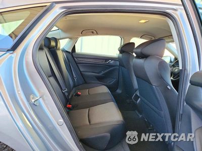 Zdjęcie 10 z 12 samochodu: 2021 HONDA ACCORD LX VIN:1HGCV1F19MA062907 - miniatura