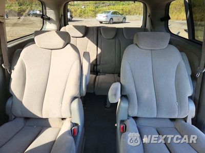 Zdjęcie 10 z 13 samochodu: 2007 HYUNDAI ENTOURAGE GLS VIN:KNDMC233876032258 - miniatura