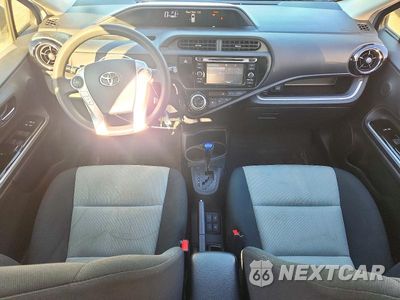Zdjęcie 8 z 12 samochodu: 2015 TOYOTA PRIUS C TWO VIN:JTDKDTB32F1114820 - miniatura