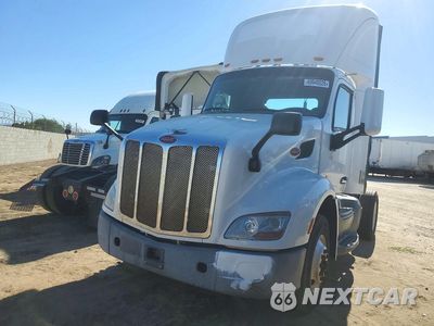 2018 PETERBILT 579 SEMI TRUCK 1XPBA48X1JD446505 - główne zdjęcie licytacji z USA - miniatura