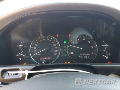 Zdjęcie 9 z 13 samochodu: 2005 LEXUS LX 470 VIN:JTJHT00W253555744 - miniatura