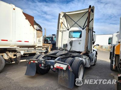 Trzecie zdjęcie samochodu z tyłu: 2018 PETERBILT 579 SEMI TRUCK VIN:1XPBA48X4JD477523 - miniatura
