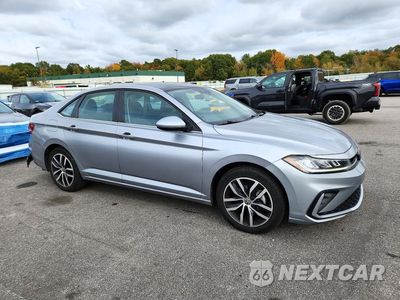 Czwarte zdjęcie samochodu z boku: 2025 VOLKSWAGEN JETTA SE VIN:3VW7X7BU0SM013668 - miniatura
