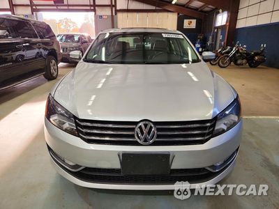Piąte zdjęcie samochodu w środku: 2015 VOLKSWAGEN PASSAT SE VIN:1VWBT7A31FC106558 - miniatura