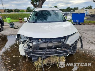 Piąte zdjęcie samochodu w środku: 2015 NISSAN ROGUE SV VIN:KNMAT2MT1FP542381 - miniatura