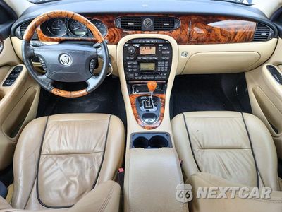 Zdjęcie 8 z 12 samochodu: 2008 JAGUAR XJ8 VIN:SAJWA71BX8SH24458 - miniatura