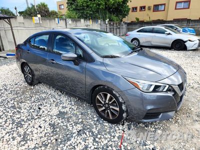 Czwarte zdjęcie samochodu z boku: 2021 NISSAN VERSA SV VIN:3N1CN8EV1ML876203 - miniatura