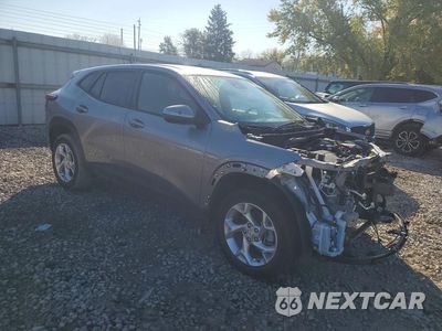 Czwarte zdjęcie samochodu z boku: 2024 CHEVROLET TRAX LS VIN:KL77LFE20RC232092 - miniatura