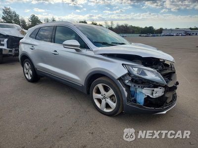 Czwarte zdjęcie samochodu z boku: 2018 LINCOLN MKC PREMIERE VIN:5LMCJ1D92JUL03423 - miniatura