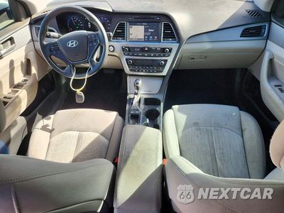 Zdjęcie 8 z 12 samochodu: 2017 HYUNDAI SONATA PLUG-IN HYBRID VIN:KMHE14L27HA077103 - miniatura