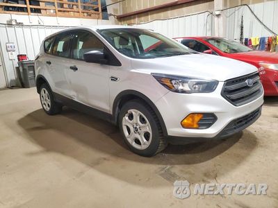 Czwarte zdjęcie samochodu z boku: 2018 FORD ESCAPE S VIN:1FMCU0F75JUD30003 - miniatura