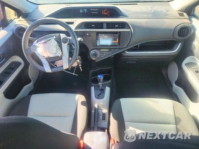 Zdjęcie 8 z 13 samochodu: 2014 TOYOTA PRIUS C TWO VIN:JTDKDTB31E1073840 - miniatura