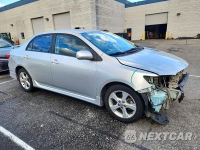 Czwarte zdjęcie samochodu z boku: 2013 TOYOTA COROLLA S VIN:5YFBU4EE7DP090039 - miniatura
