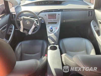 Zdjęcie 8 z 12 samochodu: 2013 TOYOTA PRIUS FOUR VIN:JTDKN3DU9D1689920 - miniatura