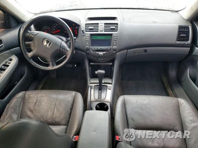 Zdjęcie 8 z 12 samochodu: 2004 HONDA ACCORD EX VIN:1HGCM56764A040720 - miniatura