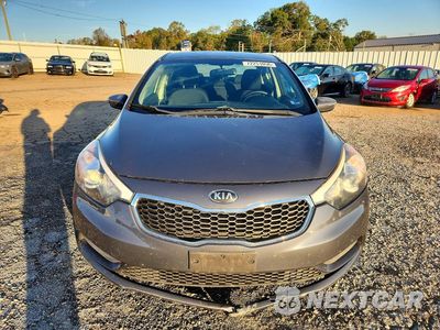 Piąte zdjęcie samochodu w środku: 2016 KIA FORTE LX VIN:KNAFX4A6XG5541504 - miniatura