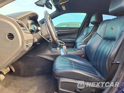 Zdjęcie 7 z 13 samochodu: 2015 CHRYSLER 300 S VIN:2C3CCABG8FH756771 - miniatura