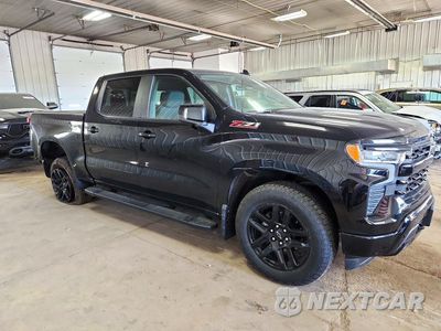 Czwarte zdjęcie samochodu z boku: 2025 CHEVROLET SILVERADO K1500 RST VIN:2GCUKEED1S1155247 - miniatura