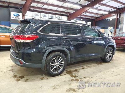Trzecie zdjęcie samochodu z tyłu: 2018 TOYOTA HIGHLANDER XLE VIN:5TDJZRFH2JS547118 - miniatura