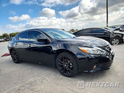 Czwarte zdjęcie samochodu z boku: 2018 NISSAN ALTIMA 2.5 SR VIN:1N4AL3AP6JC266976 - miniatura