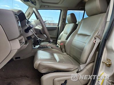 Zdjęcie 7 z 13 samochodu: 2006 JEEP COMMANDER VIN:1J8HH48N26C335067 - miniatura