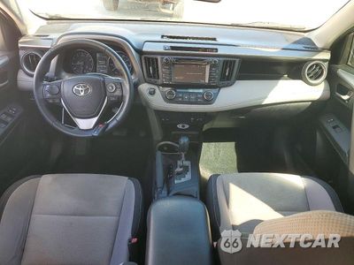 Zdjęcie 8 z 13 samochodu: 2017 TOYOTA RAV4 XLE VIN:2T3WFREV7HW391270 - miniatura
