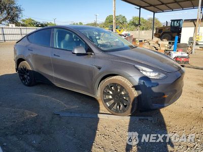 Czwarte zdjęcie samochodu z boku: 2023 TESLA MODEL Y VIN:7SAYGDEE1PA116684 - miniatura