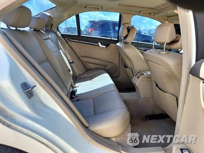 Zdjęcie 10 z 12 samochodu: 2012 MERCEDES-BENZ C 250 VIN:WDDGF4HB5CA632037 - miniatura