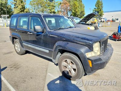 Czwarte zdjęcie samochodu z boku: 2009 JEEP LIBERTY SPORT VIN:1J8GP28K59W532407 - miniatura
