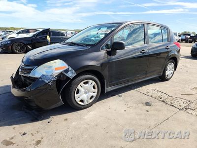 2010 NISSAN VERSA 1.8 S 3N1BC1CP8AL459590 - główne zdjęcie licytacji z USA - miniatura