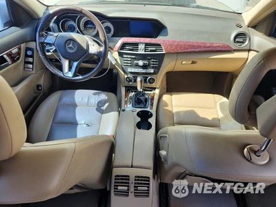 Zdjęcie 8 z 12 samochodu: 2012 MERCEDES-BENZ C 250 VIN:WDDGF4HB5CA632037 - miniatura