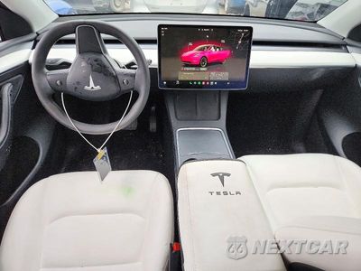 Zdjęcie 8 z 12 samochodu: 2024 TESLA MODEL Y VIN:7SAYGDEE2RF194770 - miniatura