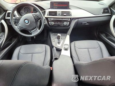 Zdjęcie 8 z 12 samochodu: 2018 BMW 320 XI VIN:WBA8E5G5XJNU47956 - miniatura