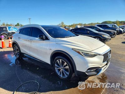 Czwarte zdjęcie samochodu z boku: 2017 INFINITI QX30 PREMIUM VIN:SJKCH5CR4HA026777 - miniatura