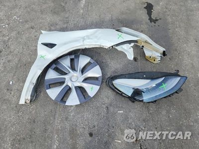 Zdjęcie 12 z 13 samochodu: 2023 TESLA MODEL Y VIN:7SAYGDEEXPF672883 - miniatura