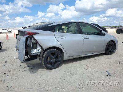 Trzecie zdjęcie samochodu z tyłu: 2016 TOYOTA PRIUS THREE TOURING VIN:JTDKARFU0G3001811 - miniatura