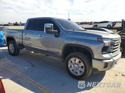 Czwarte zdjęcie samochodu z boku: 2024 CHEVROLET SILVERADO K2500 HIGH COUNTRY VIN:2GC4YREY3R1218481 - miniatura