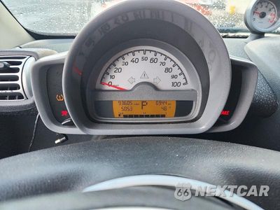 Zdjęcie 9 z 12 samochodu: 2009 SMART FORTWO PASSION VIN:WMEEK31X89K275101 - miniatura