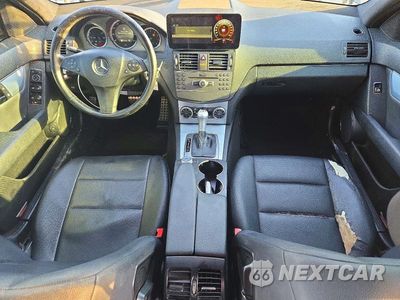 Zdjęcie 8 z 12 samochodu: 2011 MERCEDES-BENZ C 300 VIN:WDDGF5EB0BR167564 - miniatura