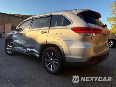 Trzecie zdjęcie samochodu z tyłu: 2017 TOYOTA HIGHLANDER XLE VIN:5TDKZRFH1HS508437 - miniatura